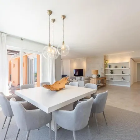 Belvederes A Spacious And Luxury Apartment Marbella